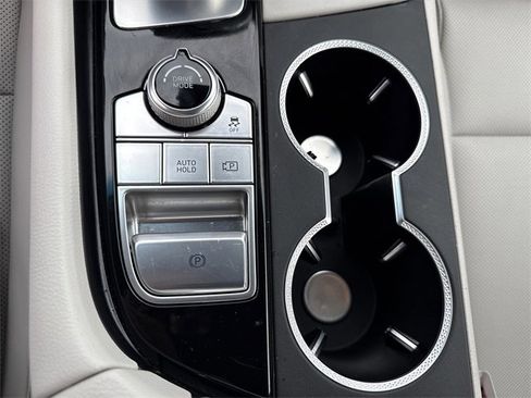 Used 2025 Genesis G70 2.5T image 27