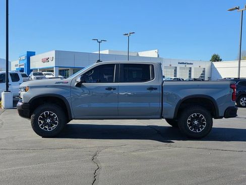Used 2025 Chevrolet Silverado 1500 ZR2 image 2