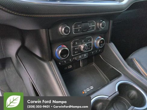 Used 2023 GMC Yukon XL AT4 w/ AT4 Premium Plus Package AWD/4WD image 17