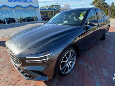 Used 2023 Genesis G70 2.0T image 5