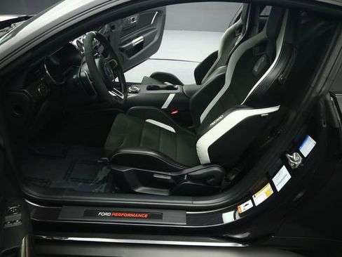 Used 2022 Ford Mustang Shelby GT500 w/ Carbon Fiber Track Pack RWD image 40