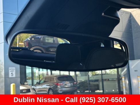 Used 2025 Chevrolet Trax RS FWD image 26