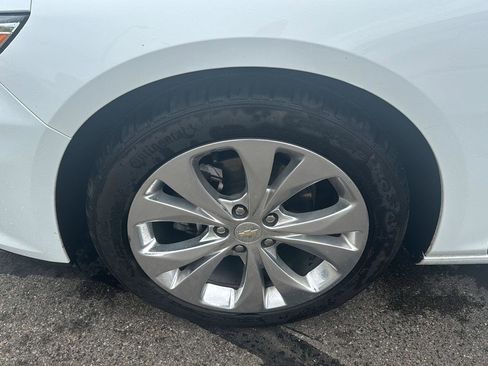 Used 2019 Chevrolet Malibu Premier FWD image 9