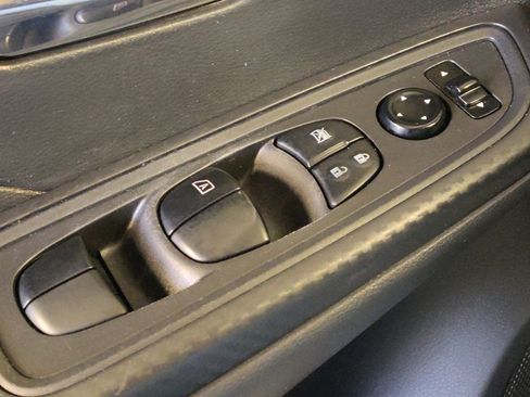Used 2023 Nissan Versa SV FWD image 27