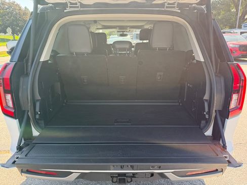 Used 2025 Ford Expedition Platinum AWD/4WD image 13