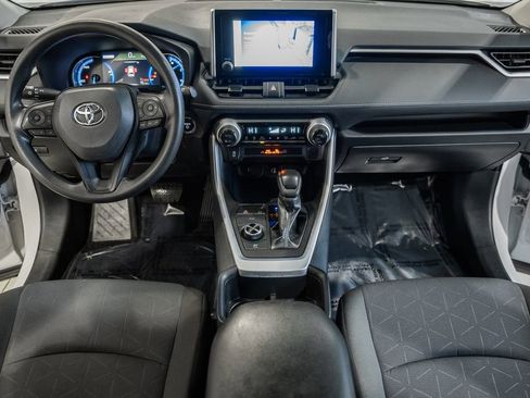 Used 2025 Toyota RAV4 XLE image 18