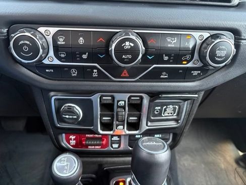Used 2025 Jeep Gladiator Rubicon AWD/4WD image 31