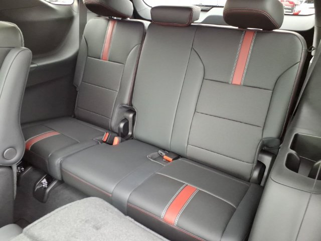 New 2027 Chevrolet Traverse RS w/ LPO, Floor Liner Package AWD/4WD image 10
