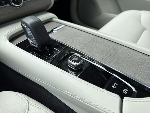 Certified 2023 Volvo XC90 B5 Plus AWD/4WD image 26