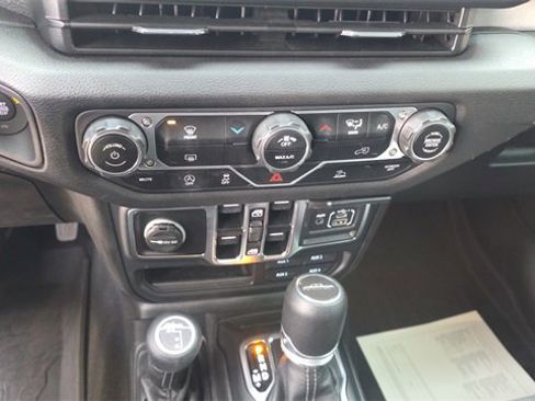 Used 2024 Jeep Gladiator Sport image 21