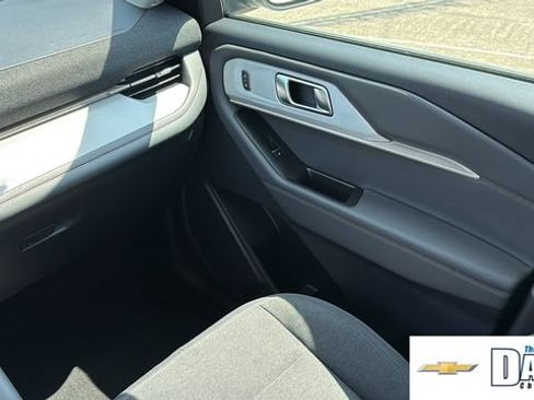 Used 2025 Ford Explorer Active RWD image 9