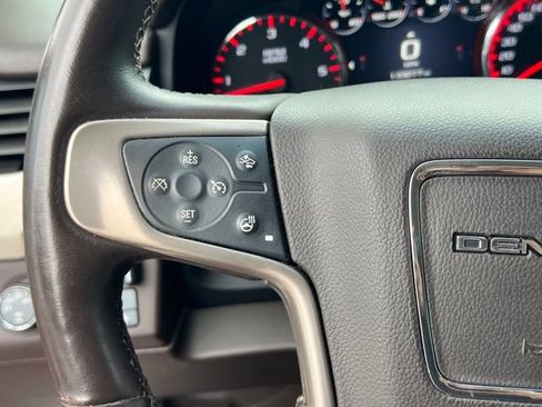 Used 2015 GMC Yukon Denali w/ Premium Package AWD/4WD image 22