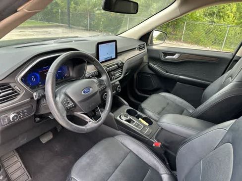 Used 2020 Ford Escape Titanium AWD/4WD image 4
