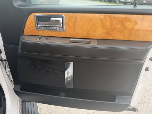 Used 2012 Lincoln Navigator 4WD image 21
