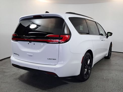 New 2026 Chrysler Pacifica Limited image 6