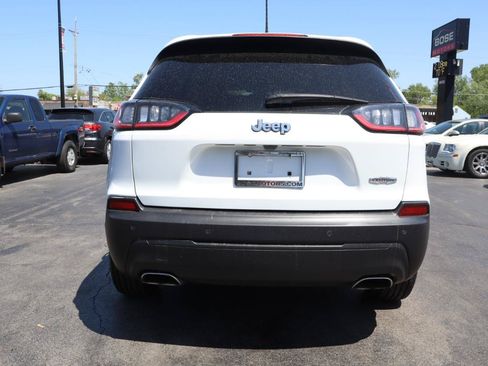 Used 2019 Jeep Cherokee Latitude Plus w/ Cold Weather Group FWD image 4