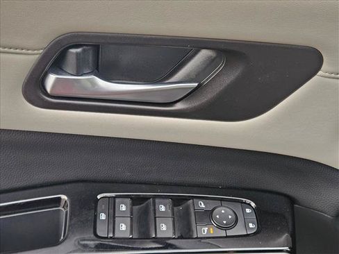 Used 2024 Nissan Pathfinder SL w/ SL Premium Package FWD image 9