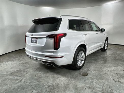 Certified 2025 Cadillac XT6 Luxury image 8
