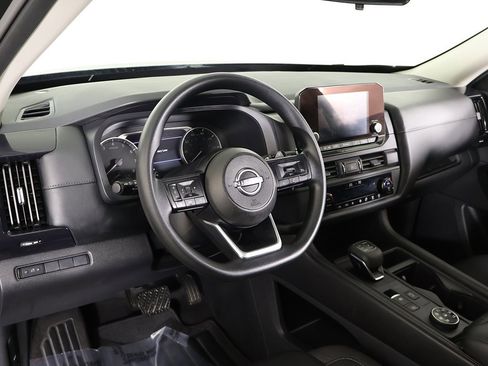 Used 2024 Nissan Pathfinder S image 24