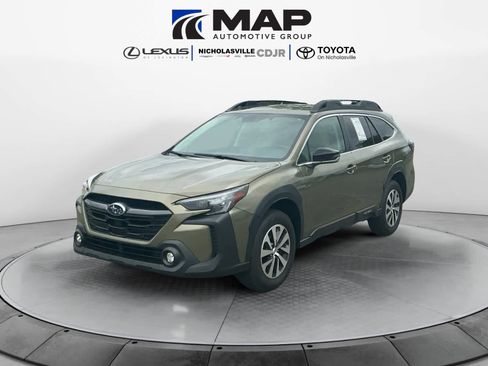 Used 2025 Subaru Outback Premium AWD/4WD image 1
