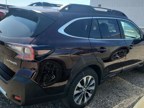 Used 2025 Subaru Outback Limited w/ Tech Package 3 AWD/4WD image 4