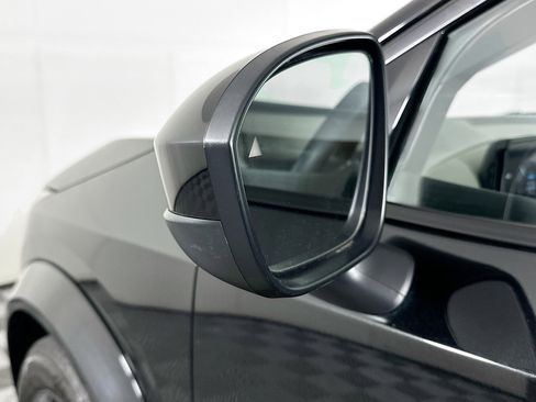 Used 2023 Nissan Ariya AWD image 16