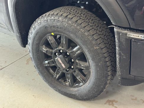 New 2026 GMC Sierra 2500 AT4 image 4