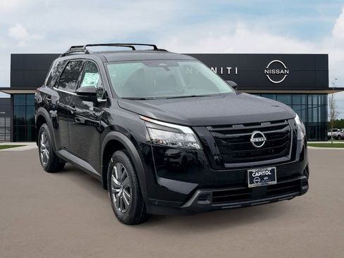New 2025 Nissan Pathfinder SV image 3