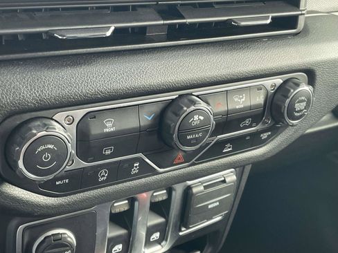 Used 2024 Jeep Wrangler Sport S image 4