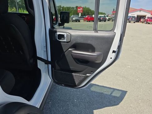 Used 2018 Jeep Wrangler Unlimited Rubicon AWD/4WD image 45