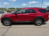 Used 2022 Ford Explorer XLT w/ Equipment Group 202A image 6