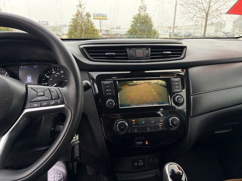 Certified 2020 Nissan Rogue S image 19