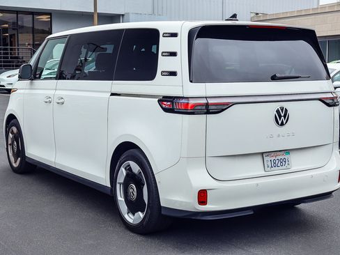 Used 2025 Volkswagen ID. Buzz Pro S RWD image 23