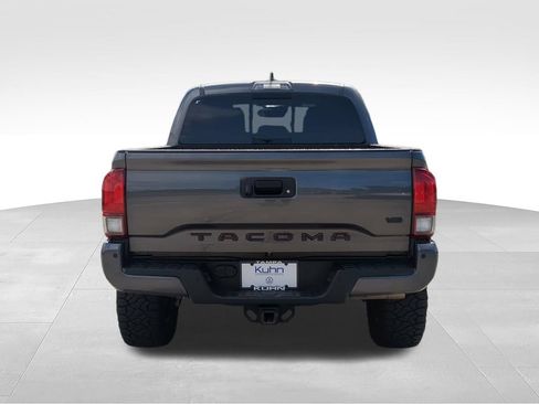 Used 2019 Toyota Tacoma TRD Off-Road AWD/4WD image 4