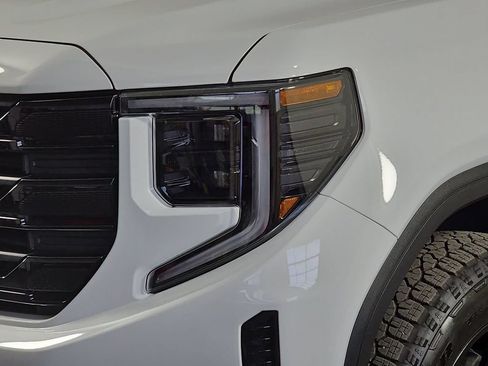 Used 2026 GMC Sierra 1500 Elevation AWD/4WD image 9