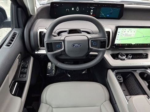 Used 2025 Ford Expedition Active image 12