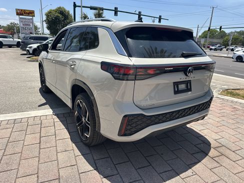 New 2026 Volkswagen Tiguan SEL R-Line AWD/4WD image 8
