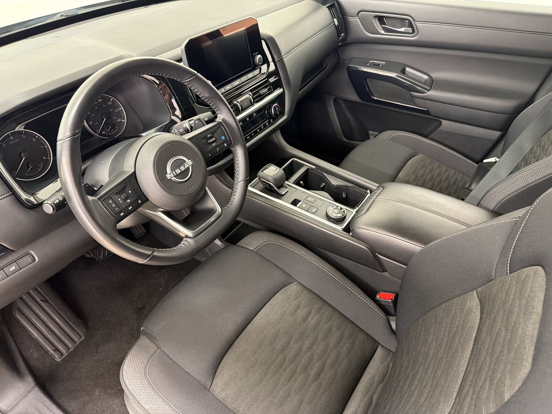 Used 2025 Nissan Pathfinder SV AWD/4WD image 4