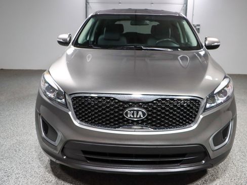 Used 2017 Kia Sorento L image 4