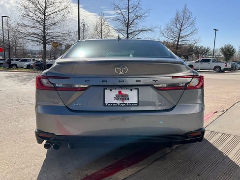Used 2025 Toyota Camry SE image 7