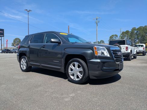 Used 2017 GMC Terrain SLE image 1