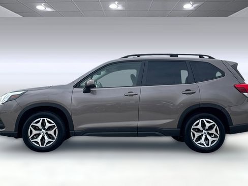 Used 2023 Subaru Forester Premium image 6