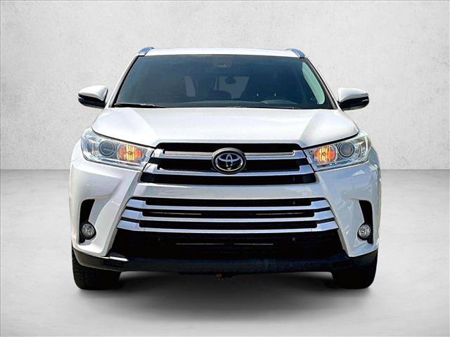 Used 2019 Toyota Highlander XLE FWD image 3