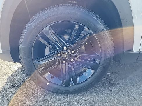 Used 2024 Chevrolet Trax ACTIV w/ Sunroof Package image 9