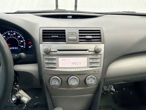 Used 2011 Toyota Camry LE FWD image 25