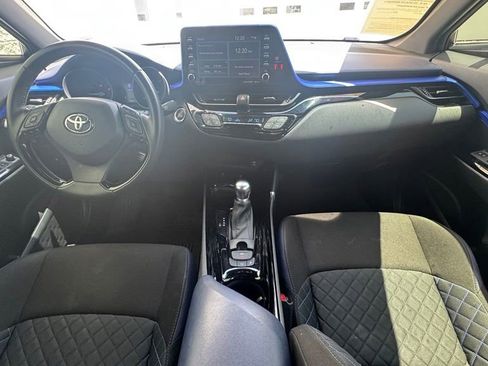 Used 2020 Toyota C-HR XLE FWD image 11