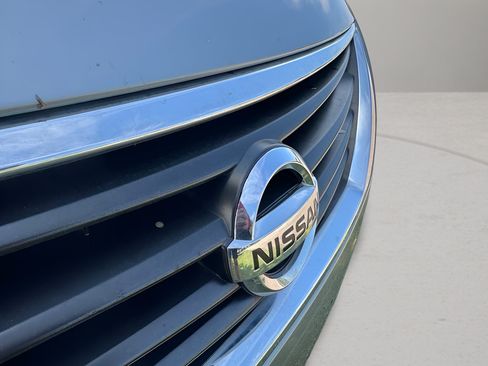 Used 2012 Nissan Versa SV FWD image 22