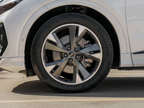 Used 2024 Audi Q4 e-tron Premium Plus w/ Premium Plus image 29