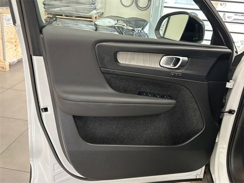 Certified 2024 Volvo XC40 B5 Core image 9