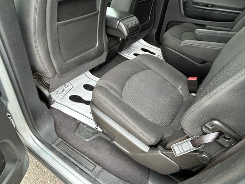 Used 2011 Chevrolet Traverse LT w/ Personal Connectivity Package FWD image 9
